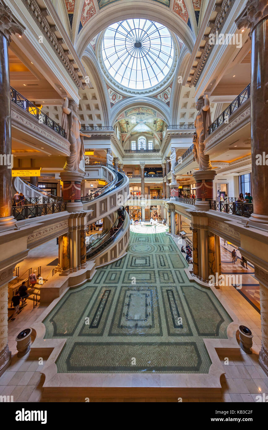 Innenansicht mit Caesar's Forum Shoppes in Las Vegas Nevada. Stockfoto