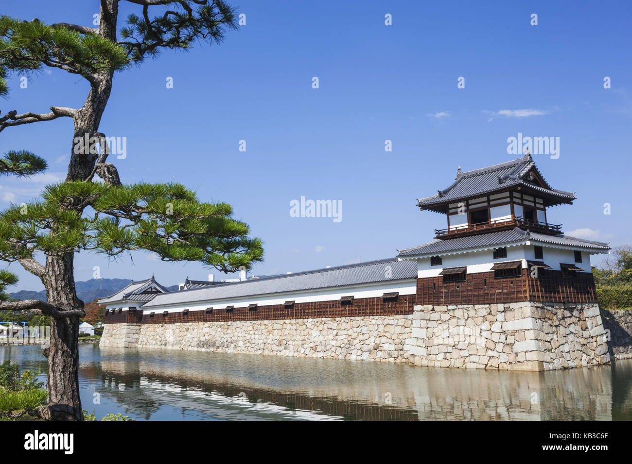 Japan, Kyushu, Hiroshima, Burg Hiroshima, Wassergraben und Turm, Stockfoto
