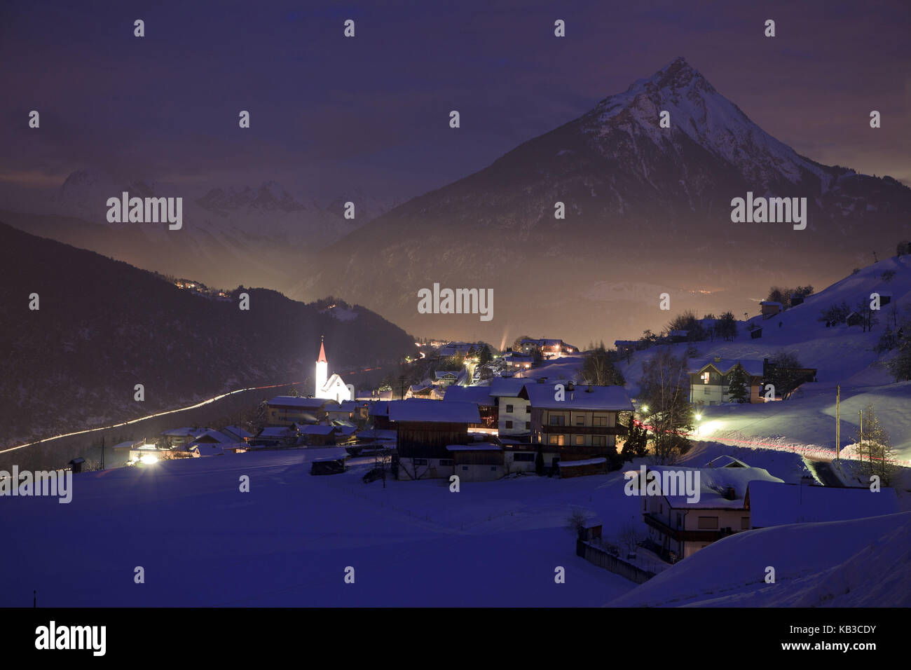 Österreich, Tirol, Berg Imster, Winter, Nacht, Stockfoto