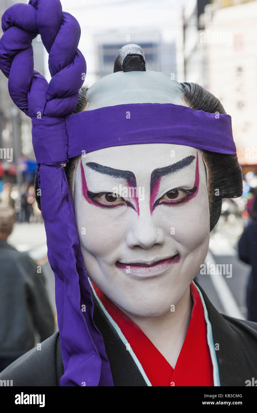 Japan, Honshu, Tokio, Asakusa, Jidai Matsuri Festival, Teilnehmer, Kostüm, Gesichtsmalerei, Kabuki-Schauspieler, Porträt, Stockfoto