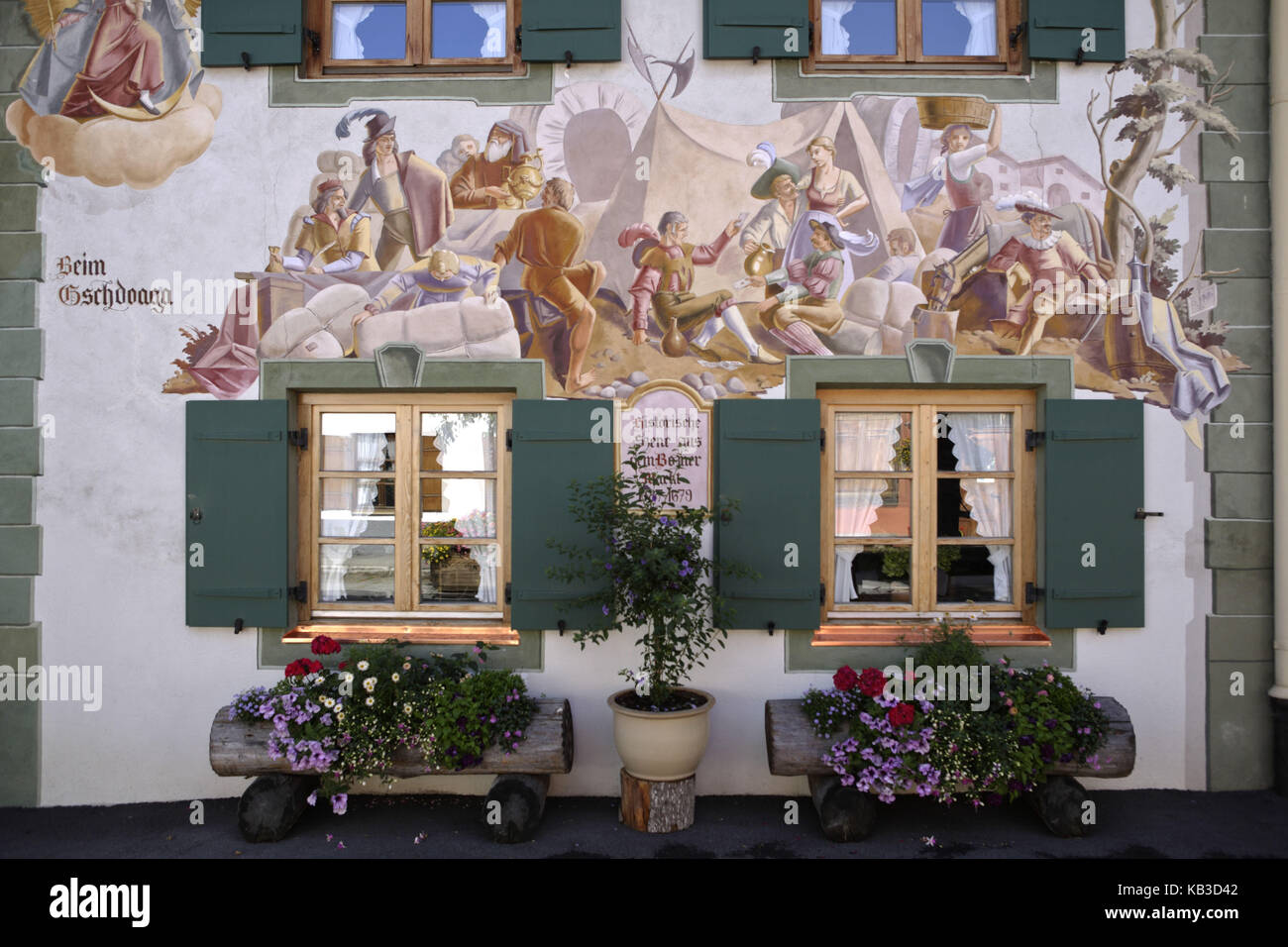 Haus, Lüftlmalerei (Art Trompe l'oeil auf Häuser in Bayern), Mittenwald, Bayern, Deutschland, Stockfoto