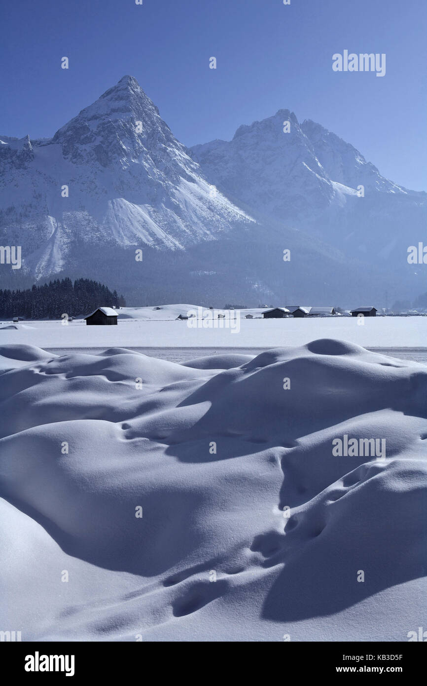 Österreich, Tirol, Lermoos, Winterlandschaft mit sonnenspitze, Stockfoto