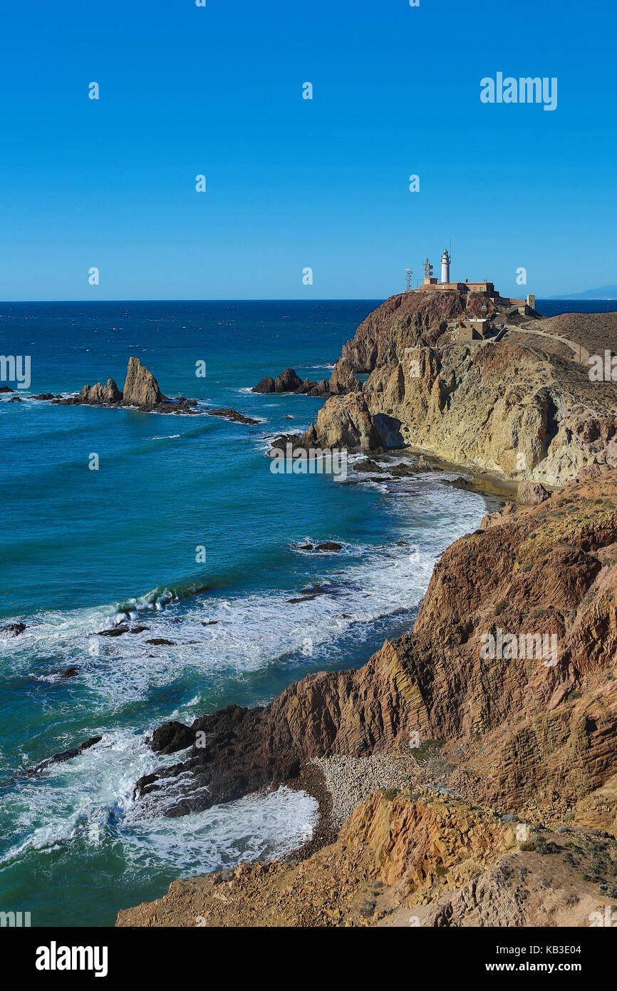 Spanien, Andalusien, in der Provinz Almeria, rock Küste, Leuchtturm von gata Stockfoto