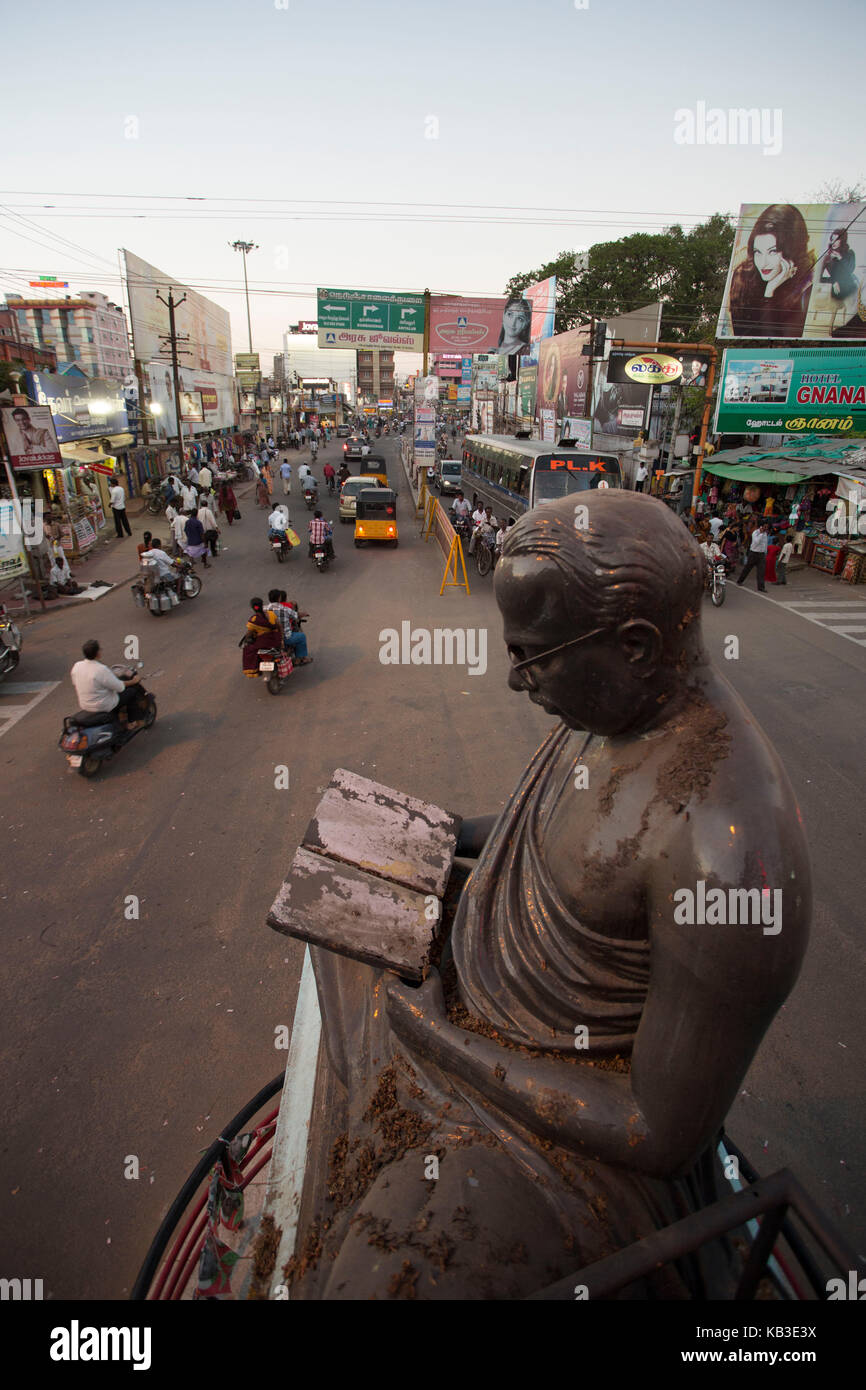 Indien, Tamil Nadu, thanjavur, Stadtzentrum, Statue im Vordergrund Stockfoto