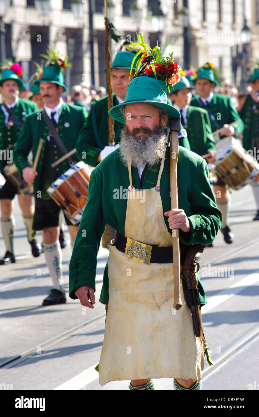 Traditionelle Trachtenumzug zu Beginn des Oktoberfestes in 2012, flößer aus Lenggries, Stockfoto