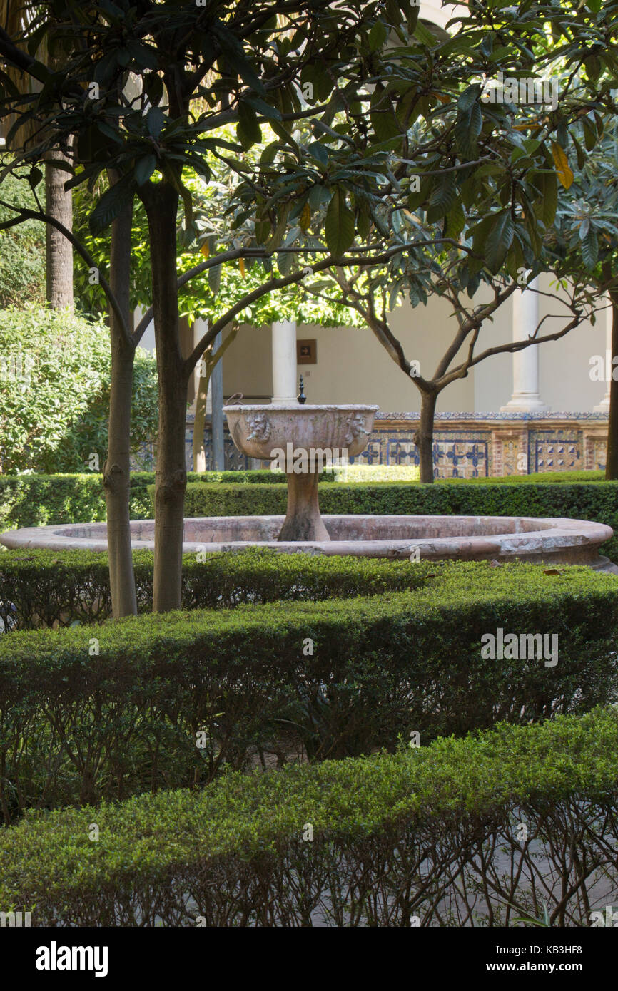 Terrasse des Museum der Schönen Künste in Sevilla. Das Gebäude war ursprünglich ein Kloster. Stockfoto