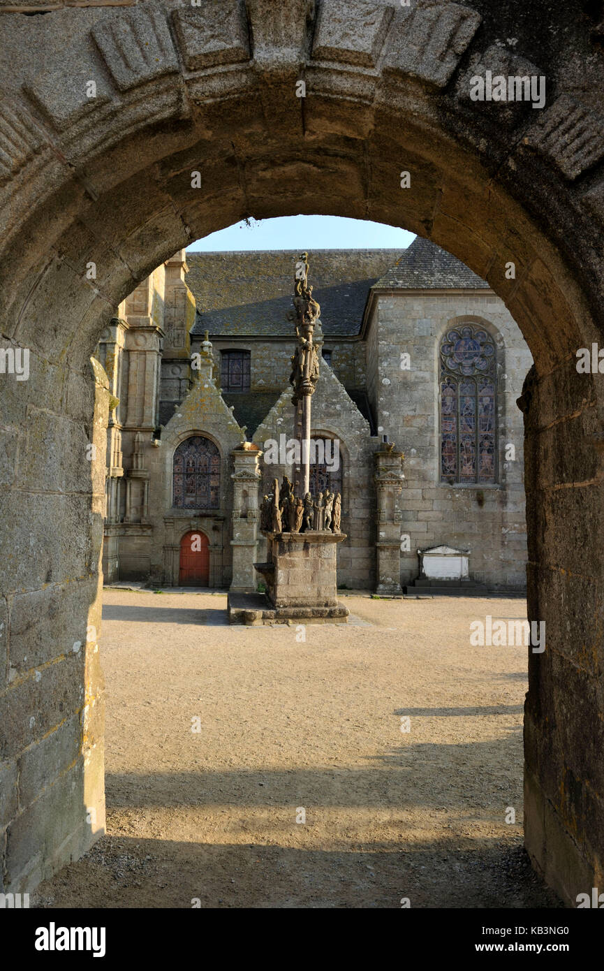 Frankreich, Finistere, stoppen auf Way of St. James, St. Thegonnec, Pfarrei Gehäuse und Kalvarienberg Stockfoto