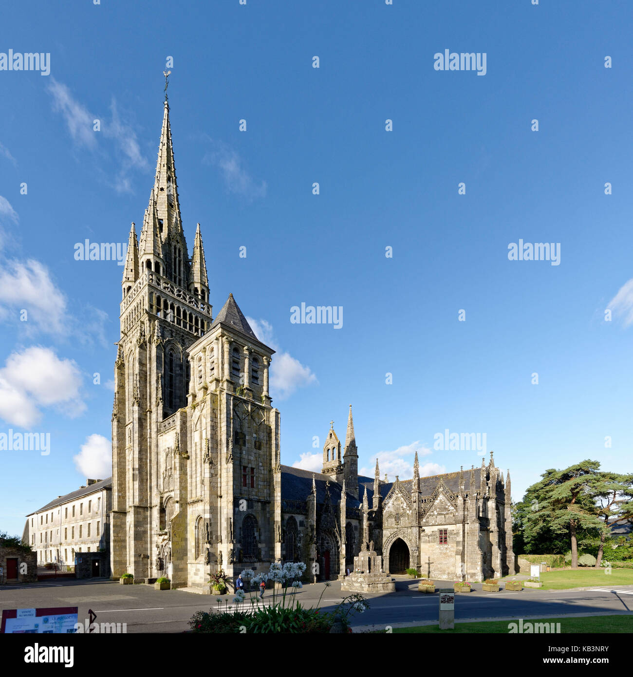 Frankreich, Finistere, Le Folgoet, Basilika Notre-Dame du Folgoet Stockfoto
