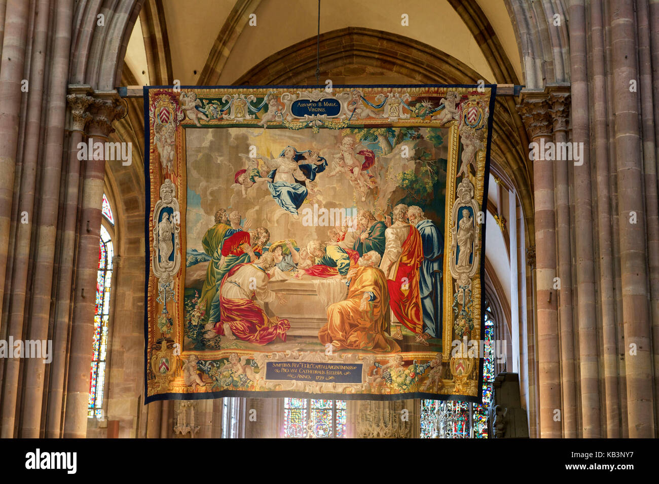 Frankreich, Bas Rhin, Straßburg, Altstadt Weltkulturerbe durch die UNESCO, die Kathedrale Notre Dame, die Wandteppiche aus dem Leben der Jungfrau Maria ausgesetzt jedes Jahr im Dezember im Kirchenschiff Stockfoto