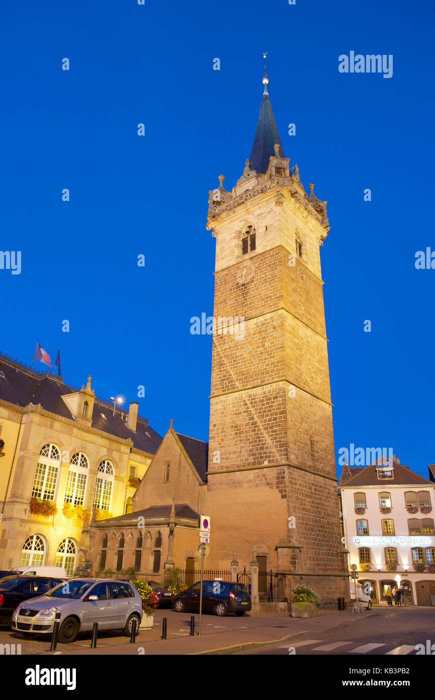 Frankreich, Bas Rhin, Obernai, Marktplatz, die Kapelle Turm Stockfoto