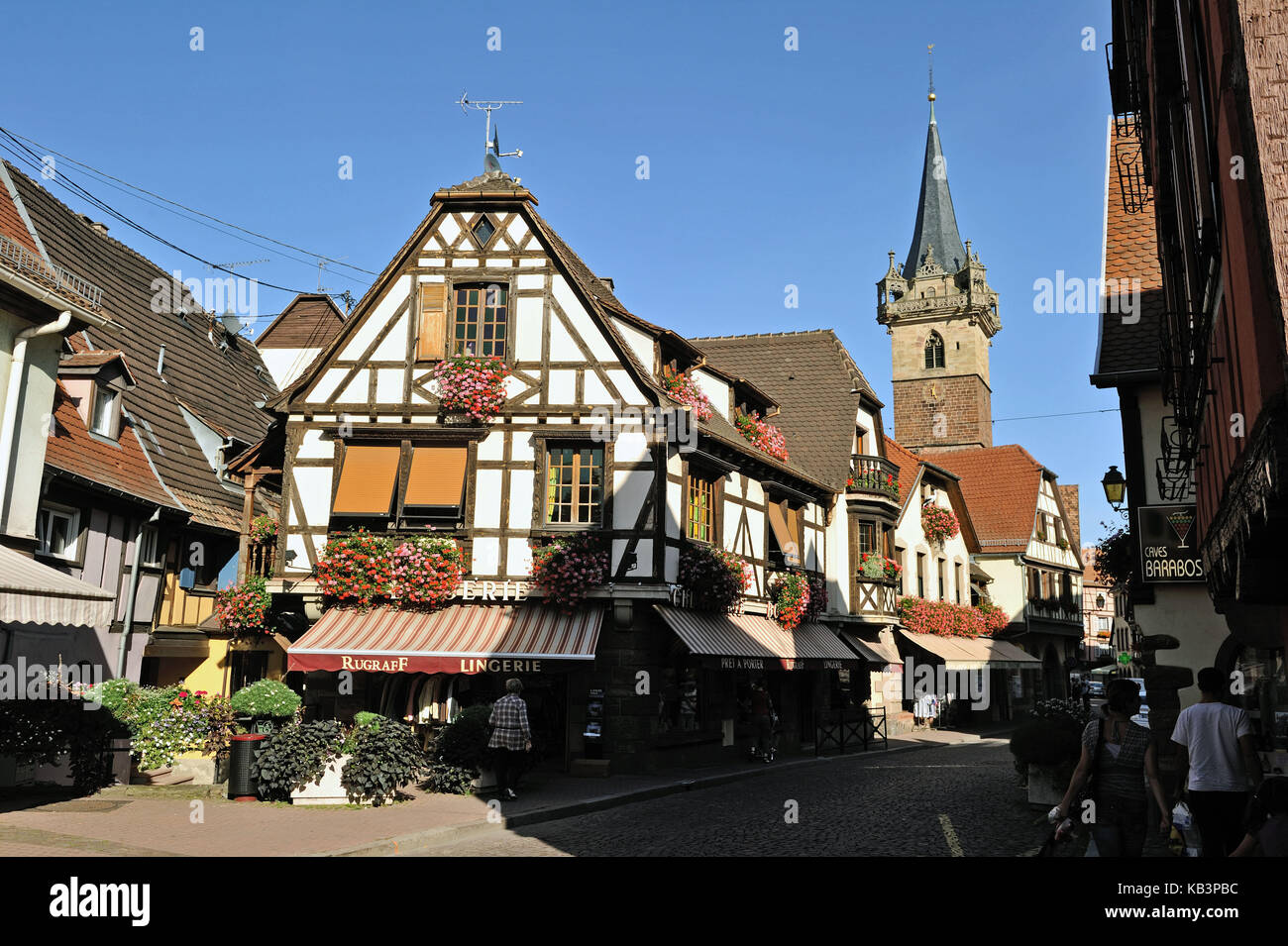 Frankreich, Bas Rhin, Obernai, Sainte-odile Straße und die Kapelle Turm Stockfoto