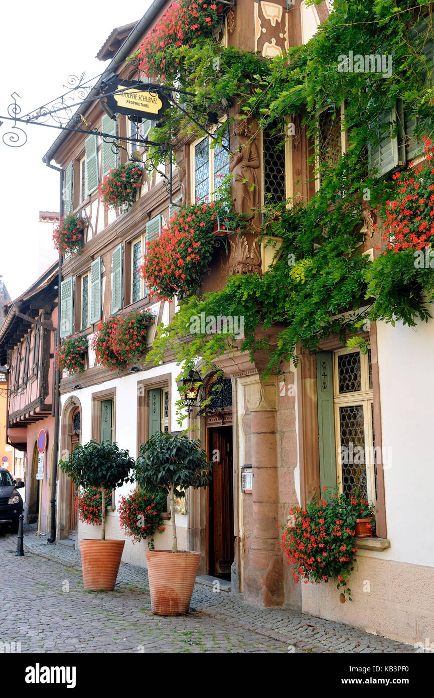 Frankreich, Haut Rhin, Alsace Wein Straße, turkheim, Deux Clefs hotel Fassade Stockfoto