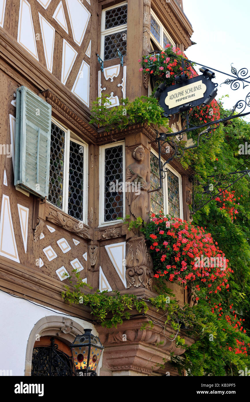 Frankreich, Haut Rhin, Alsace Wein Straße, turkheim, Deux Clefs hotel Fassade Stockfoto
