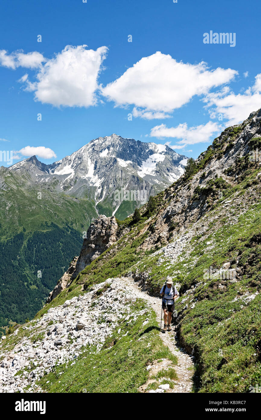 Frankreich, Savoie, Vanoise Massiv, Tarentaise Tal, Courchevel, Wandern nach oben die Dent Du Villard (2284 m) und Gipfel des Mount Charvet mit Blick auf den Grand Bec (3398 m) des Vanoise Nationalpark Stockfoto