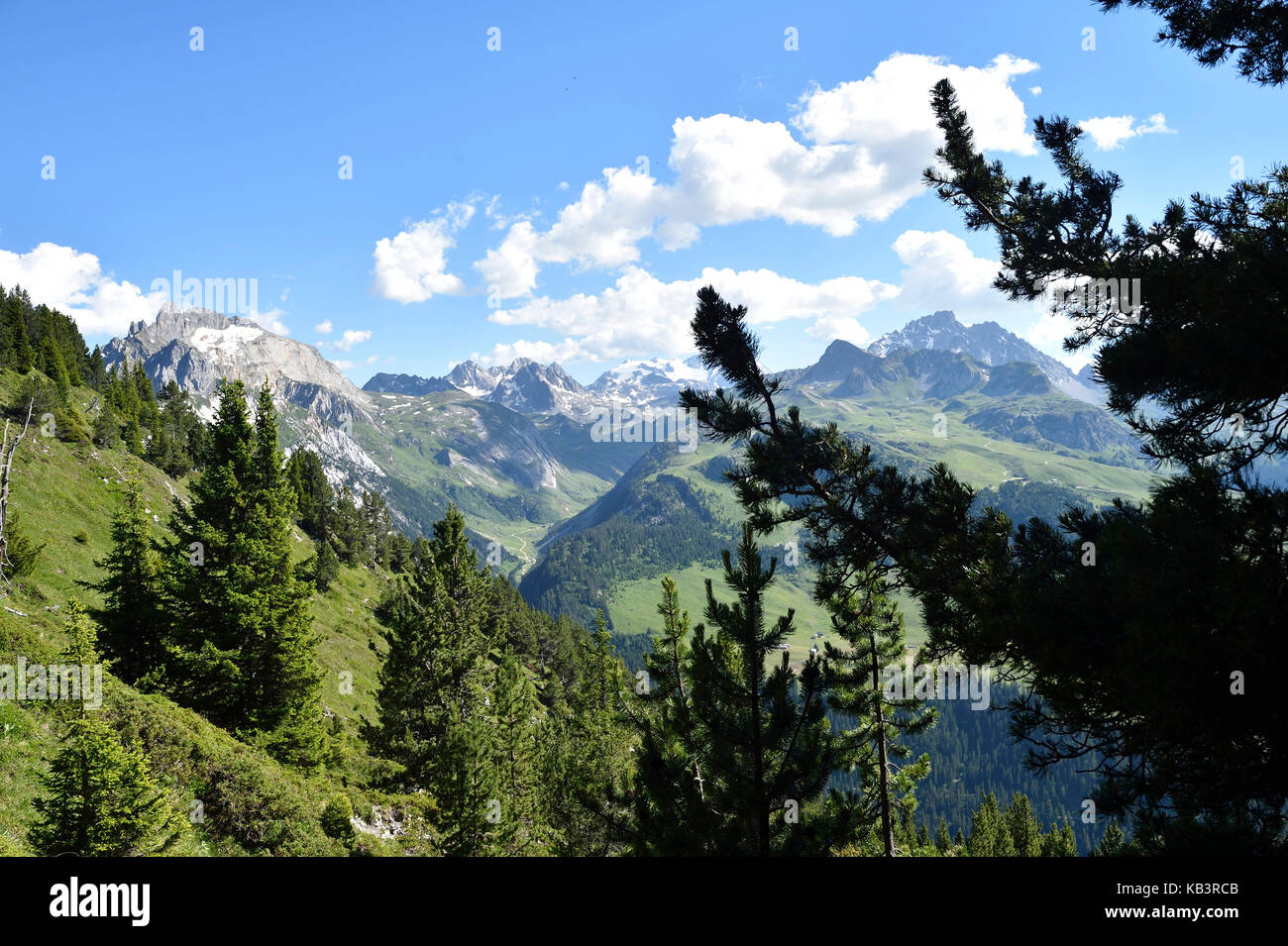 Frankreich, Savoyen, Vanoise, Tarentaise, Courchevel, Wandern auf den Dent Du Villard (2284 m) und Gipfel des Mount Charvet mit Blick auf die Aiguille de Mey (2844 m) und der gebroulaz Gletscher und der Aiguille de Peclet (3561 m) Der Nationalpark Vanoise Stockfoto