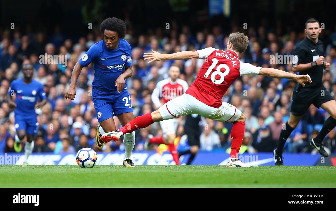 William von Chelsea Kürzungen um Nacho Monreal von Arsenal in der Premier League Spiel zwischen Chelsea und Arsenal an der Stamford Bridge in London. 17 Sep 2017 Stockfoto