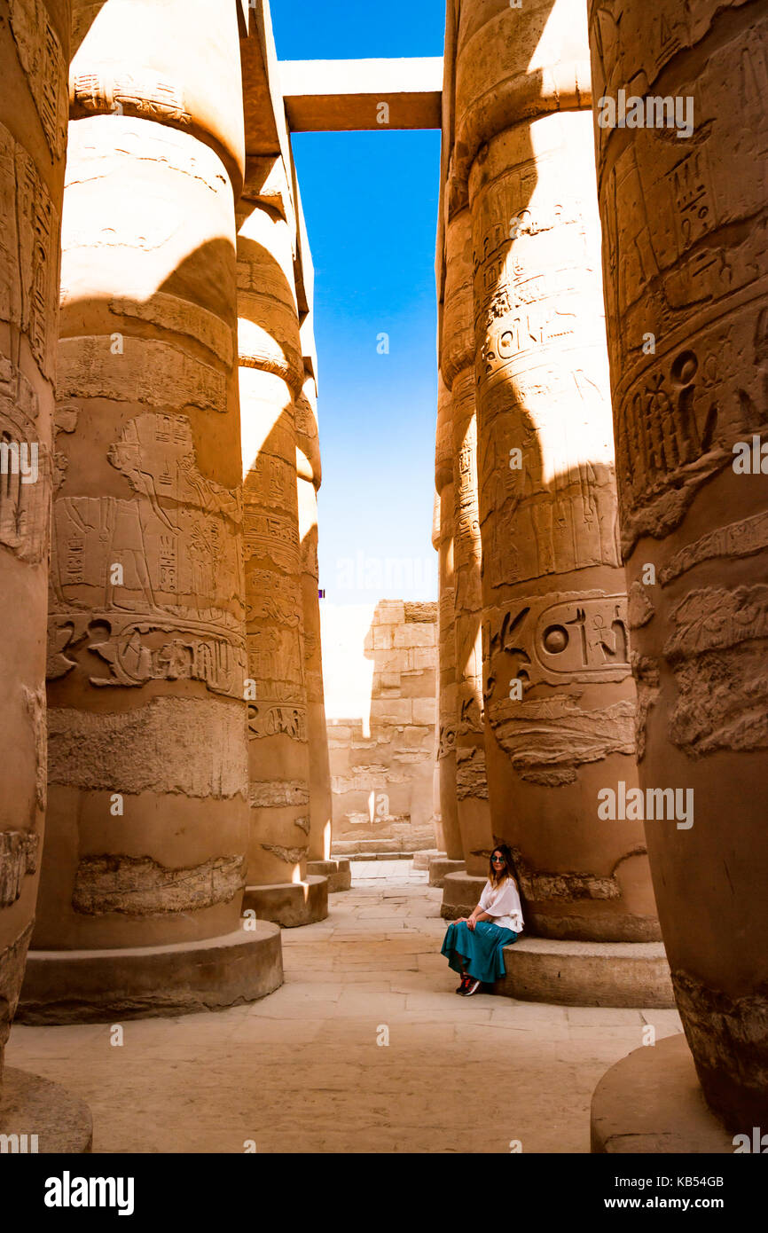 Spalten in der Nähe von antiken Tempel in Luxor, Ägypten Stockfoto