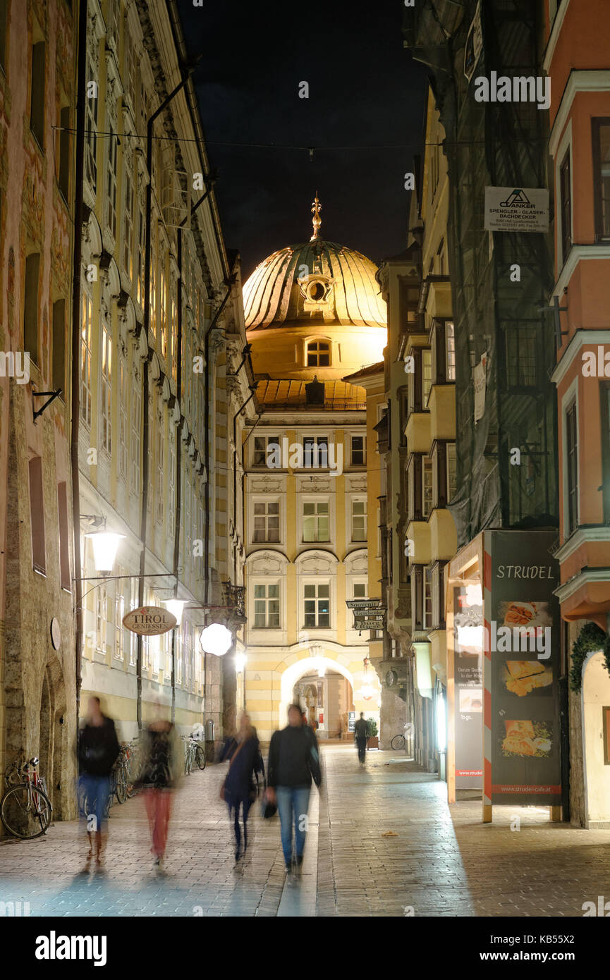 Österreich, Tirol, Innsbruck, Hofgasse Straße, Kuppel der Hofkirche Stockfoto