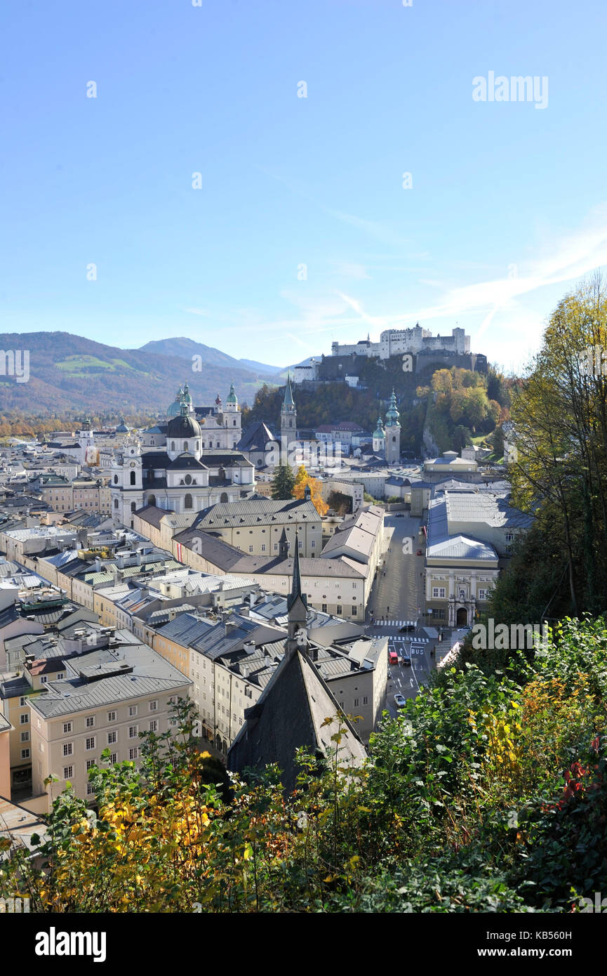 Österreich, Salzburg, Altstadt Weltkulturerbe der UNESCO, Altstadt (Altstadt) und Festung Hohensalzburg Stockfoto