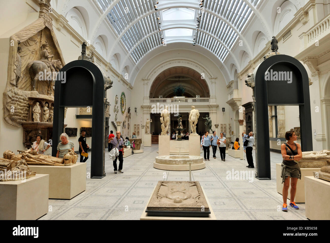 Vereinigtes Königreich, London, South Kensington, Victoria und Albert Museum (V&A Museum) im Jahre 1852 gegründet, Raum zum Europäischen Skulpturen aus Renaissance und Mittelalter gewidmet Stockfoto