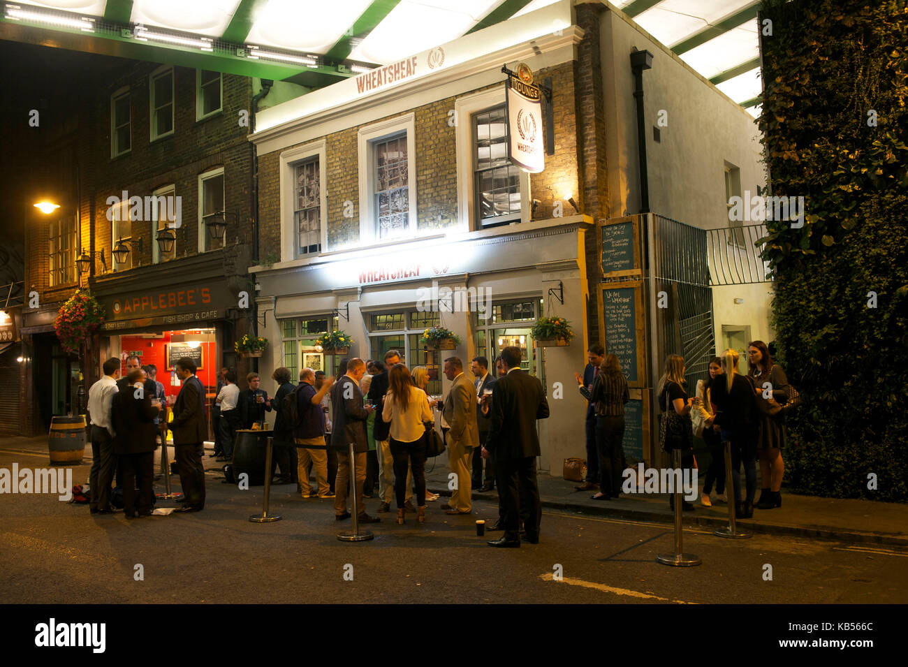 Vereinigtes Königreich, London, Southwark, wheatsheaf Pub vor Borough Markt, dem ältesten Lebensmittelmarkt in der Stadt Stockfoto