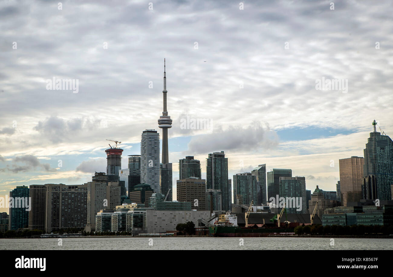 Eine allgemeine Sicht auf die Skyline von Toronto in Kanada, einschließlich dem CN Tower. Stockfoto