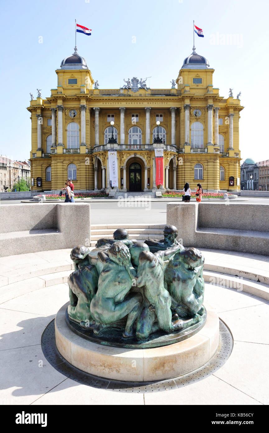 Kroatien, Zagreb, Skulptur das Leben Brunnen von kroatischen Bildhauers Ivan Mestrovic vor dem Nationaltheater Stockfoto