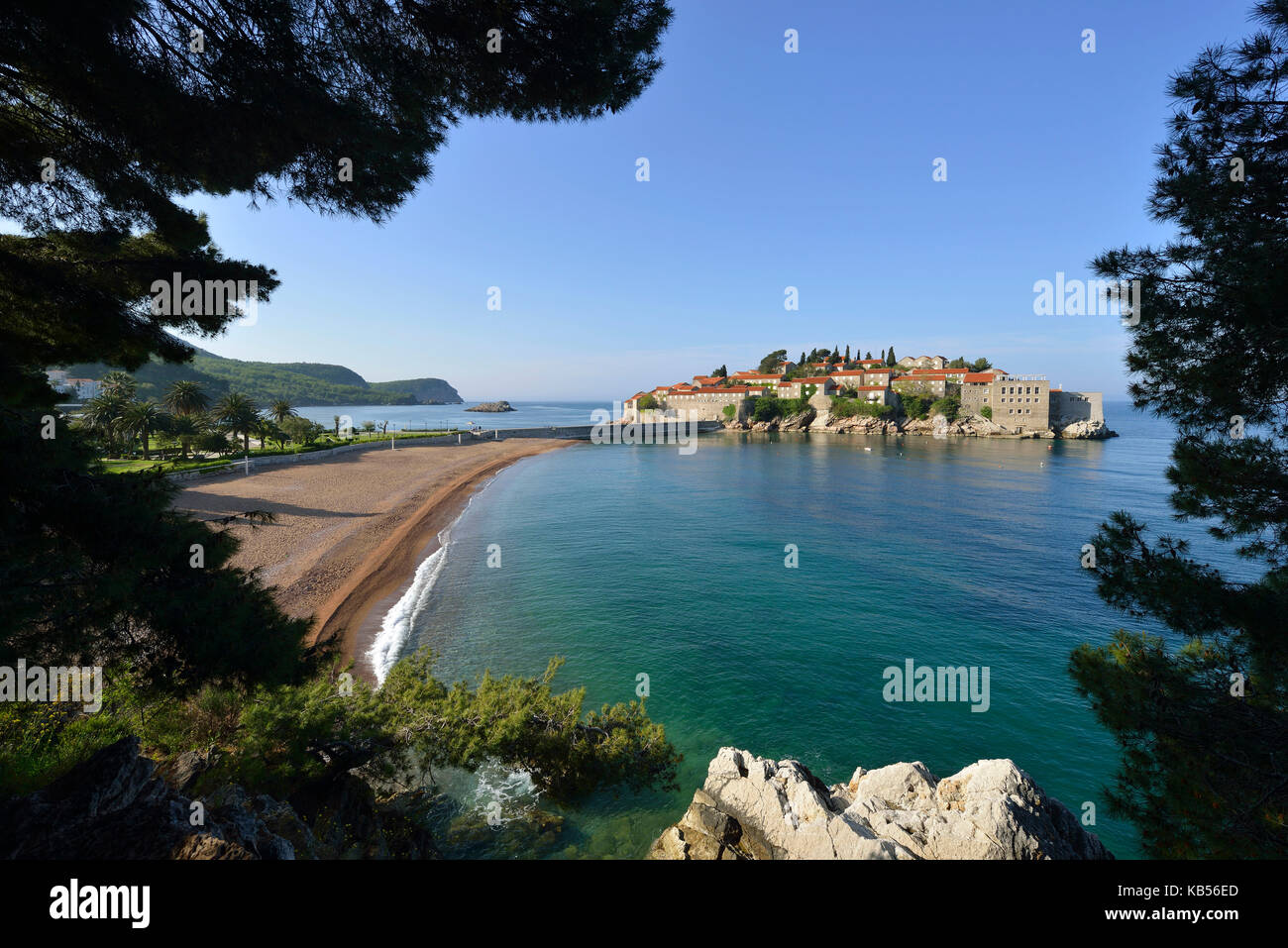 Montenegro, Adria, Bucht von Budva, Halbinsel Sveti Stefan, das befestigte Dorf stefan-svesti in ein Luxushotel umgewandelt Stockfoto