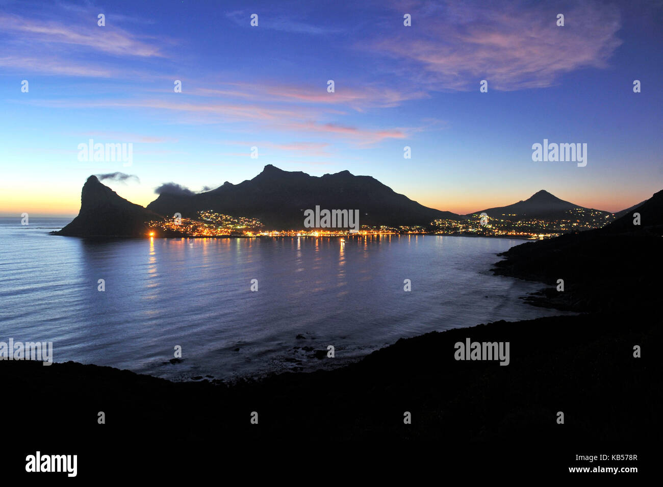 Südafrika, Western Cape, Cape Peninsula, Blick auf The Sentinel und Hout Bay aus den Chapmans Peak Drive Stockfoto