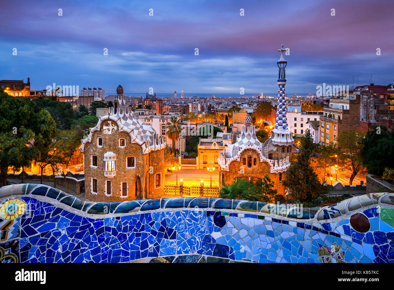 Park Güell in Barcelona, Spanien in der Nacht Stockfoto