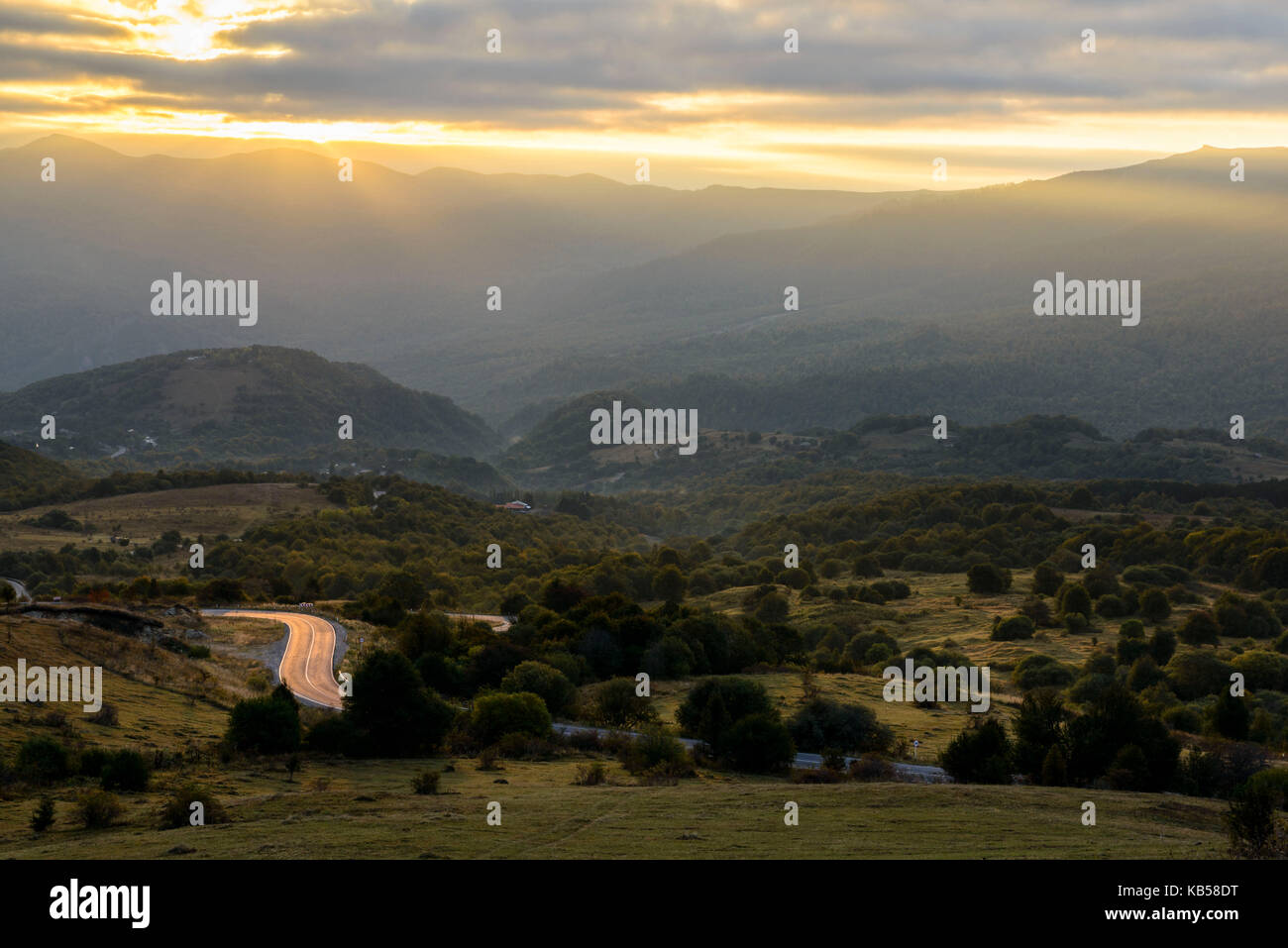 Strahlen von Licht, Sonne, Berge, Straße, ländlichen, Sunrise, Fernlicht Stockfoto