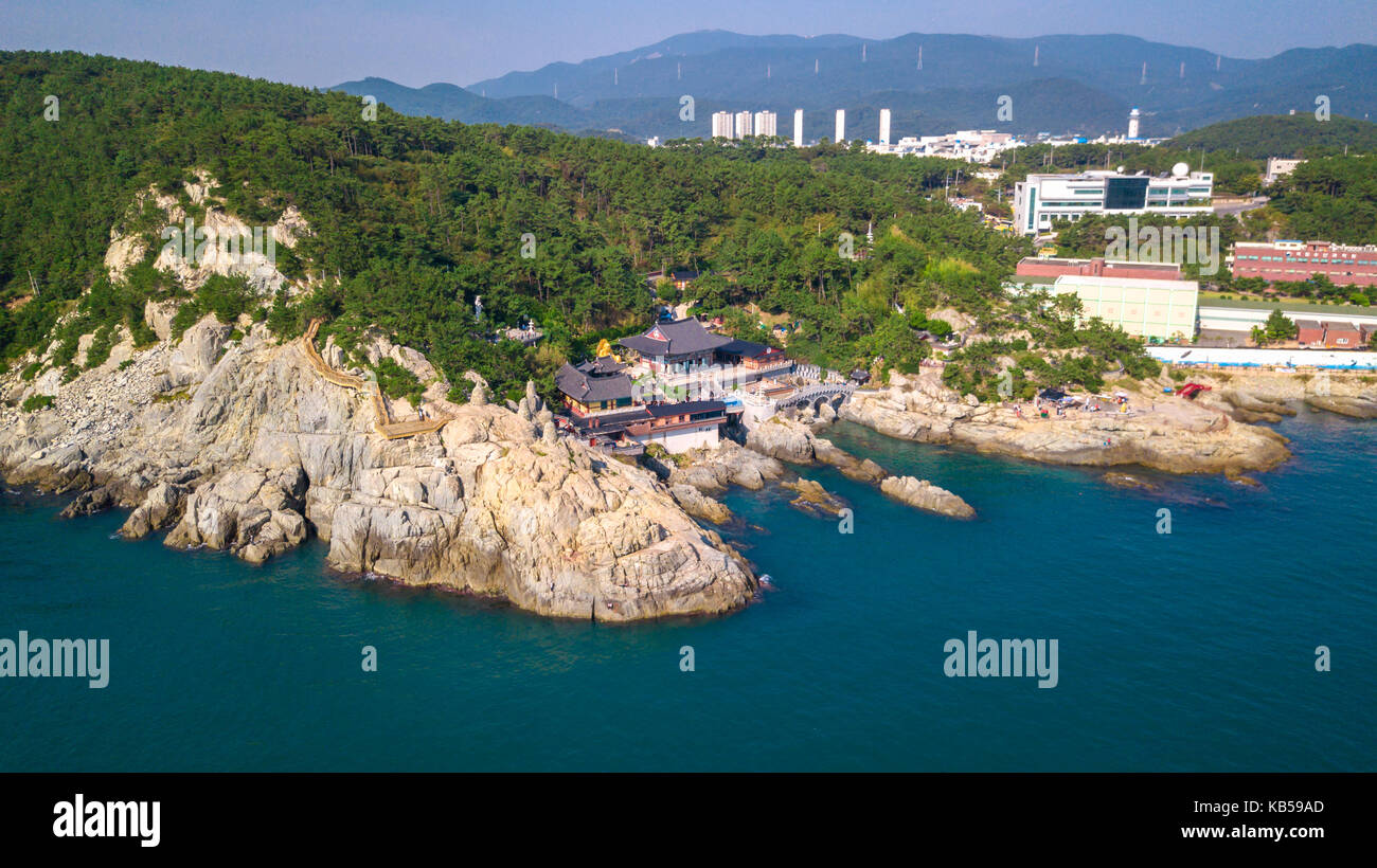 Luftaufnahme von haedong Yonggungsa Tempel in Busan in Südkorea. Stockfoto