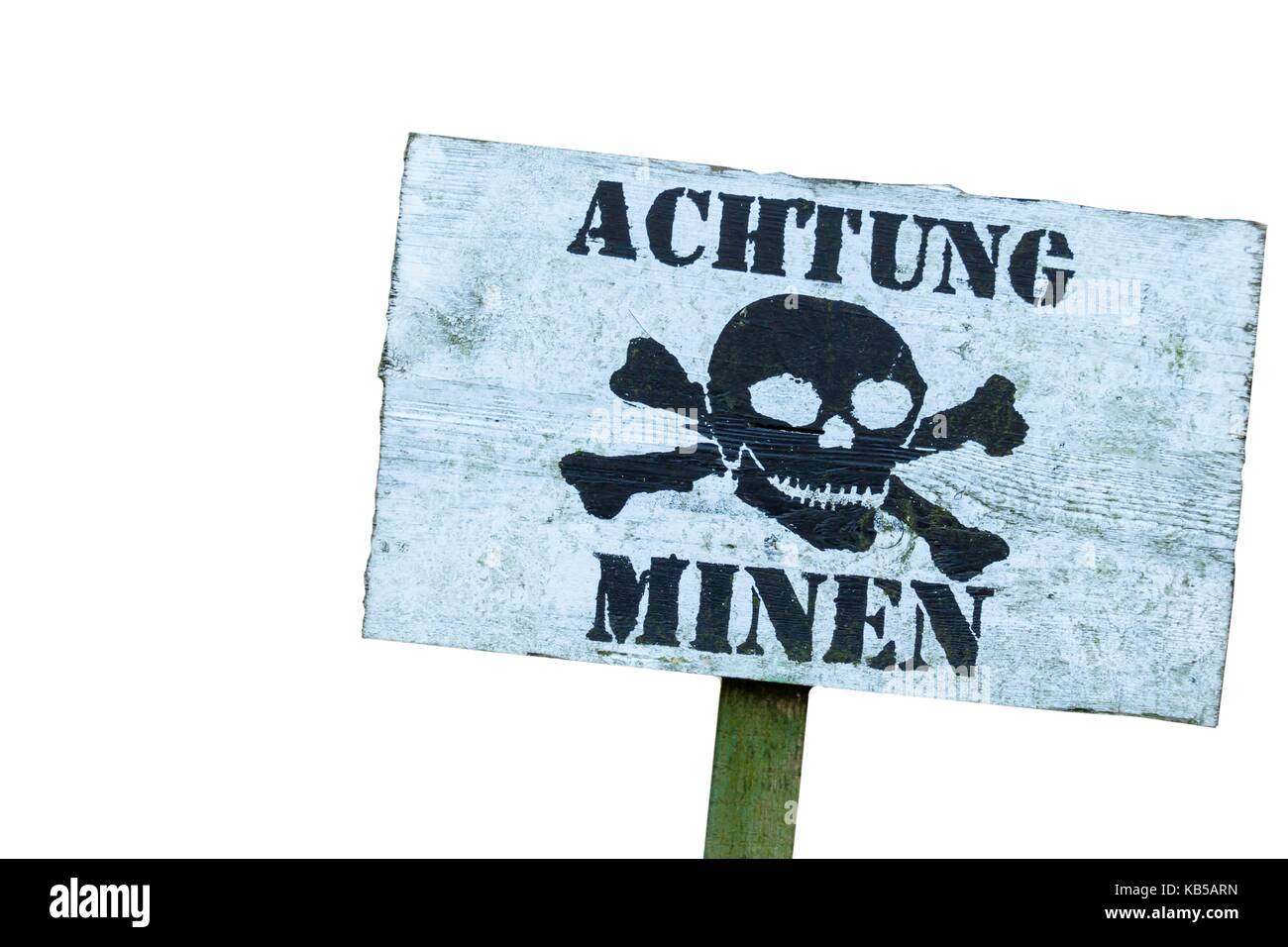 Warnung von Minen isoliert auf Weiss. Linie der Verteidigung. Militärbasis. Die deutsche Inschrift: "Gefahr Minen" Stockfoto