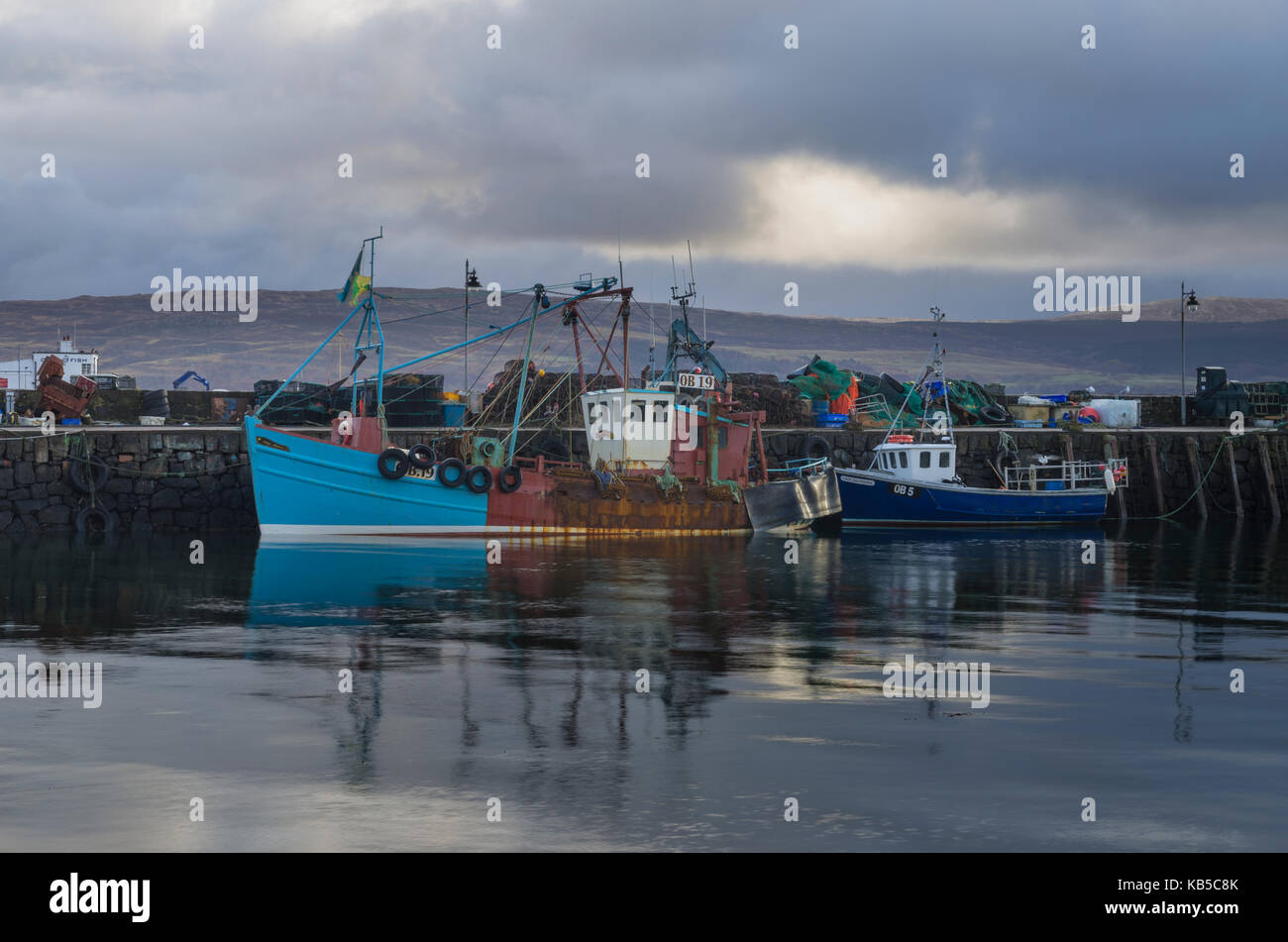Fischerboot im Hafen von Tobermory, Isle of Mull, Innere Hebriden, Argyll und Bute, Schottland, Großbritannien Stockfoto