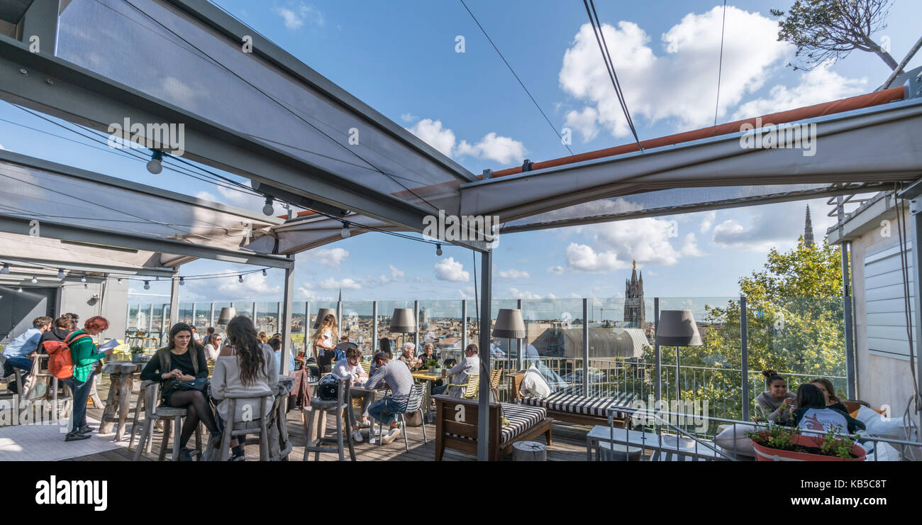 Mama Shelter Design Hotel, entworfen von Philipp Starck, Sky Bar, Dachterrasse, Bordeaux, Frankreich Stockfoto