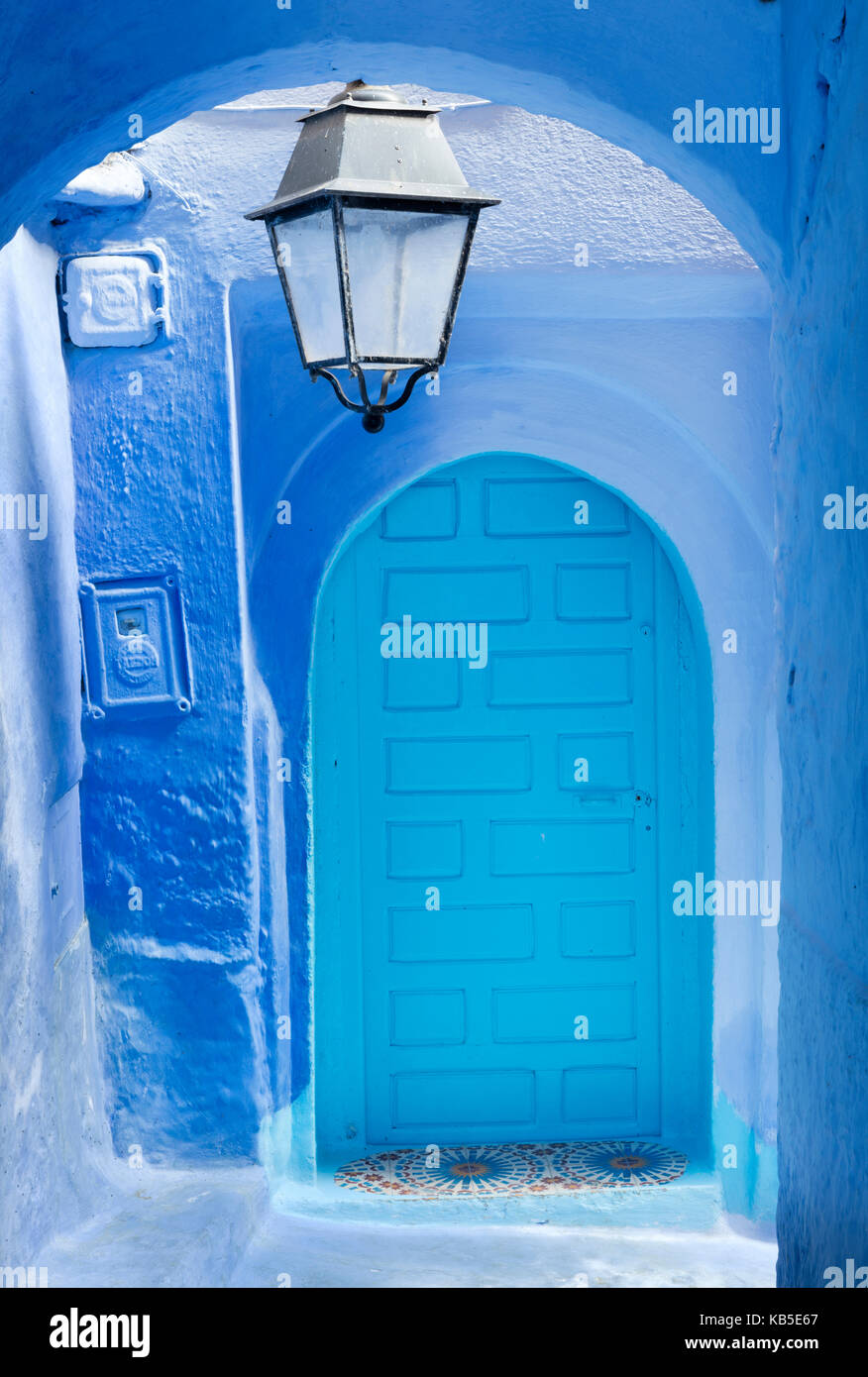 Blaue Tür und Wand in der Altstadt von Jaipur (Chaouen) (Die blaue Stadt), Marokko, Nordafrika, Afrika Stockfoto