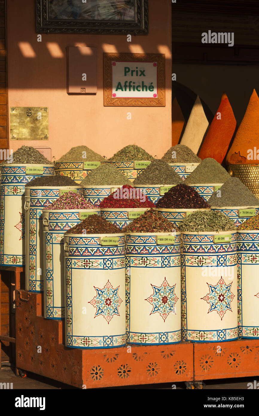 Gewürze und Kräuter auf dem marokkanischen Markt, Marrakesch, Marokko. Stockfoto