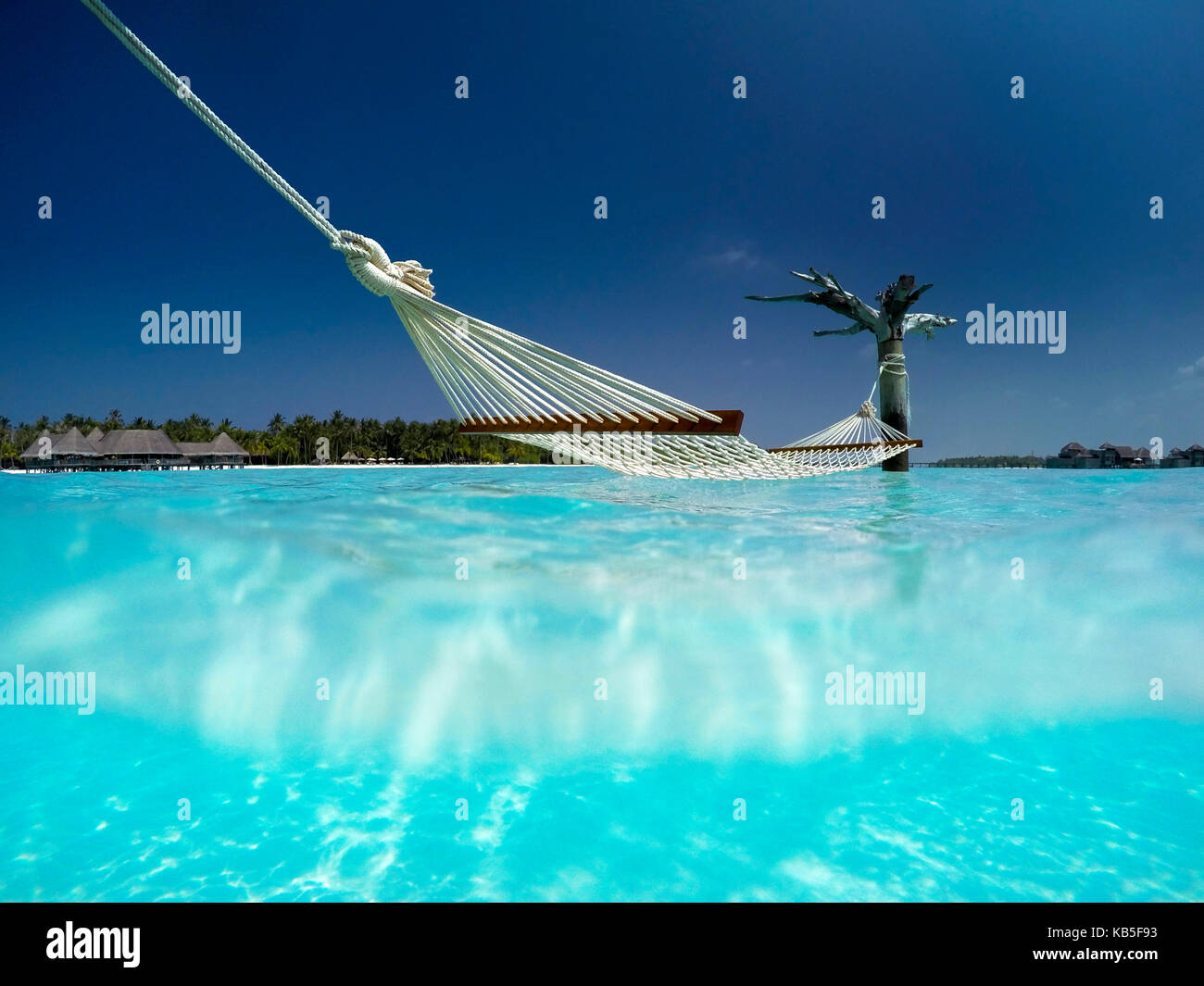 Hängematte in der Lagune auf Gili Lankanfushi Resort, Malediven, Indischer Ozean, Asien Stockfoto