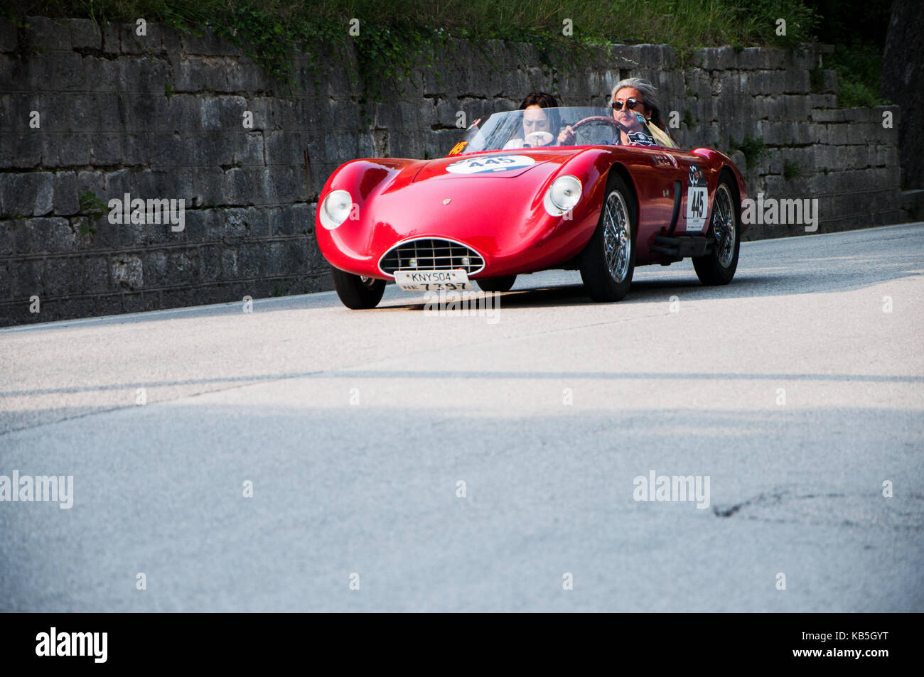 BANDINI 750 SPORT INTERNAZIONALE 1957 auf einem alten Rennwagen Rallye