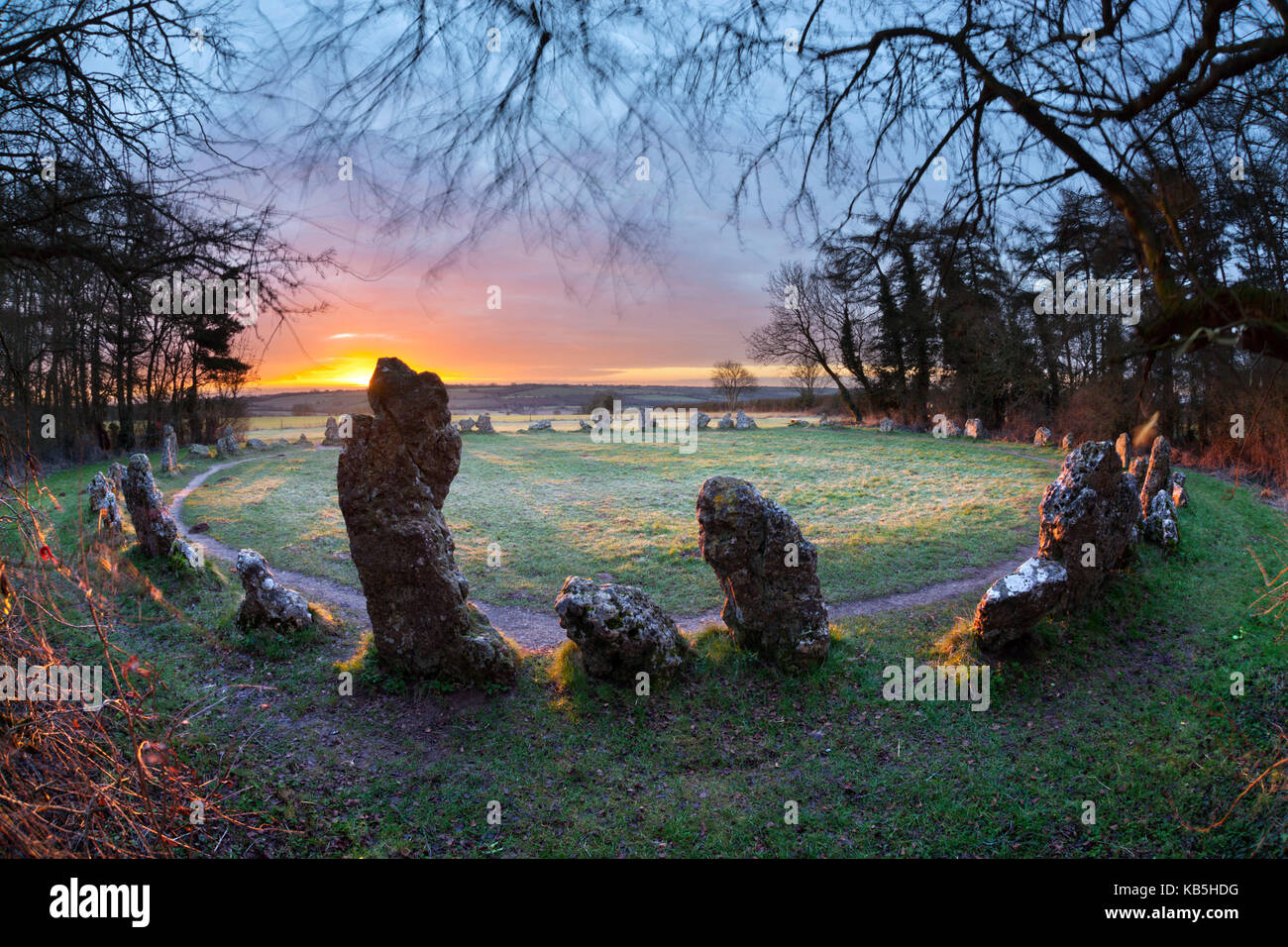 Der Steinkreis der King's Men bei Sonnenaufgang, die Rollright Stones, Chipping Norton, Cotswolds, Oxfordshire, England, Großbritannien Stockfoto