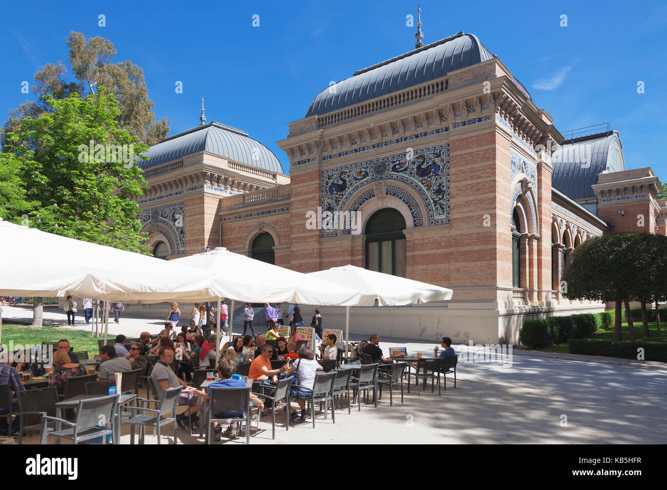 Cafe im Palacio de Velazques, Ausstellungsort für Reina Sofia Museum, Retiro Park, Parque del Buen Retiro, Madrid, Spanien Stockfoto