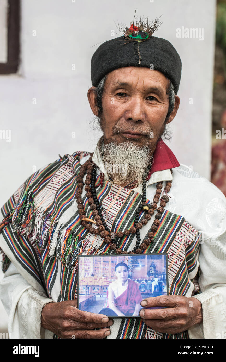 Naphe Lepcha, 70, ist eine Sache (ein Bhom dhami, die Natur Channelize), Sikkim, Indien, Asien Stockfoto