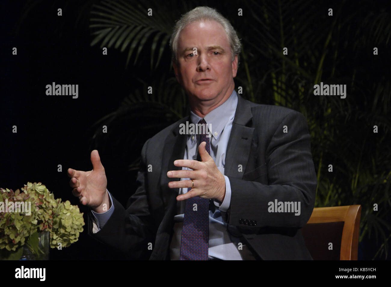 College Park, Maryland, USA. 28 Sep, 2017. United States Senator Chris Van Hollen von Maryland auf der Sadat Forum'' ein Gespräch mit Senator Chris Van Hollen über den amerikanischen Partisan Divide: vom Reiseverbot zu Charlottesville'' in der Hoff Theater an der Universität von Maryland in College Park, Md. Credit: Evan Golub/ZUMA Draht/Alamy leben Nachrichten Stockfoto