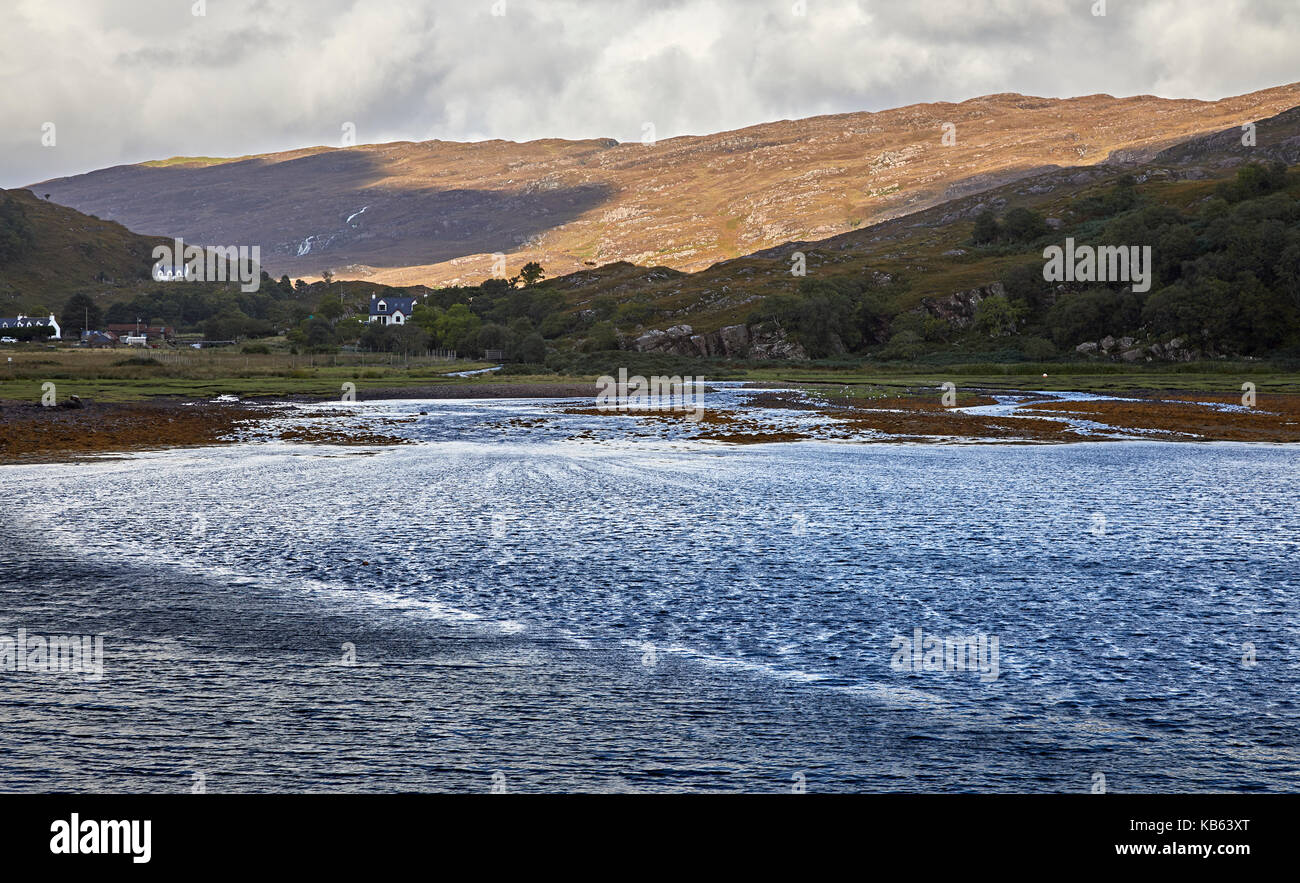 Wind aus dem Norden senden Wellen über Loch Toscaig von Pier am Toscaig. Ross und Cromarty Stockfoto