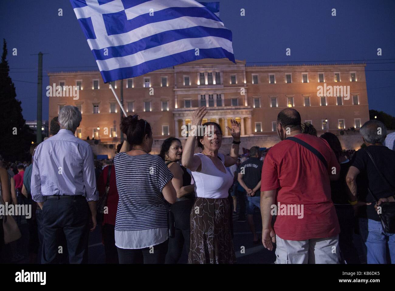Griechische Bürger während Protest vor dem Parlament, gegen die aktuelle Regierung von Tsipras. 20.06.2017 | Verwendung weltweit Stockfoto