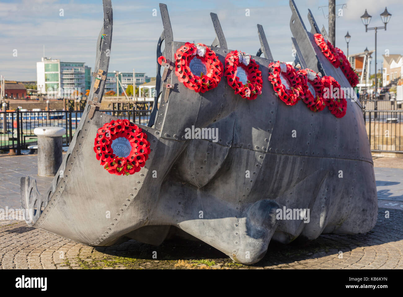 Denkmal für Matrose der Handelsmarine, die ihr Leben während der Weltkriege i und ii, Cardiff Bay, Wales, Großbritannien Stockfoto