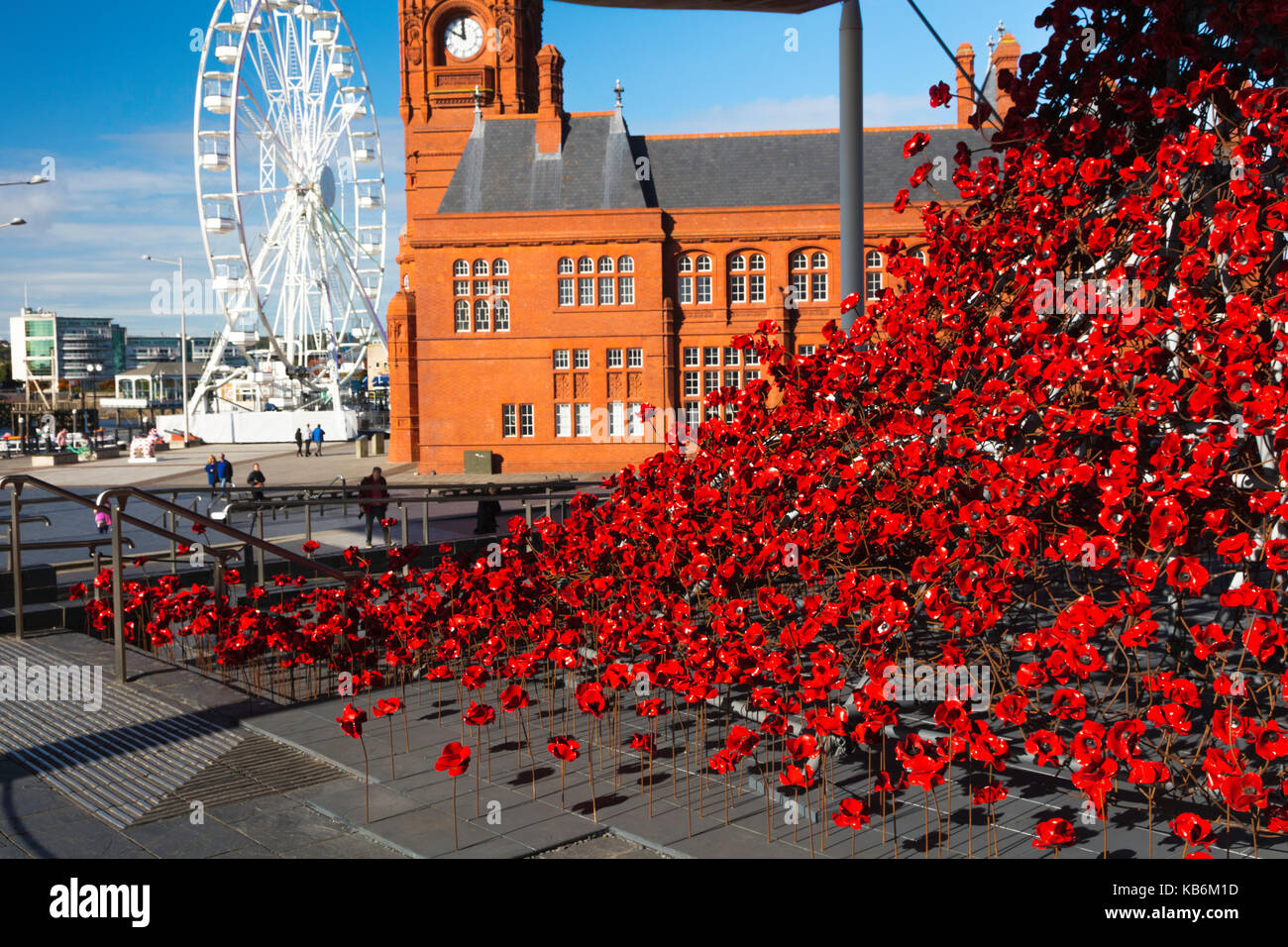 Denkmal für Matrose der Handelsmarine, die ihr Leben während der Weltkriege i und ii, Cardiff Bay, Wales verloren, ukgreat Großbritannien Stockfoto