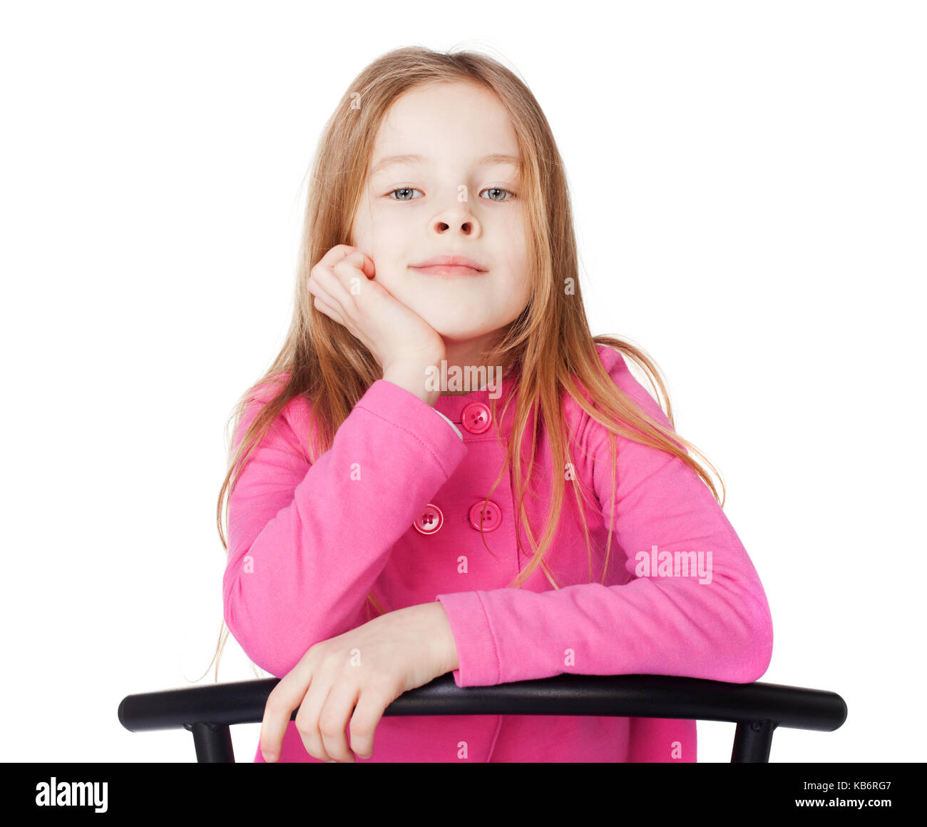 Portrait von kleines Mädchen saß ihr Kinn auf eine Hand auf weißem Hintergrund Stockfoto