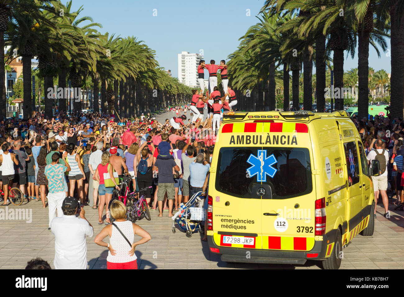 Salou, Spanien - 13. August 2017: Der Bau der Pyramide ist ein Symbol der Einheit und der Kraft des Geistes der Katalonien! Stockfoto