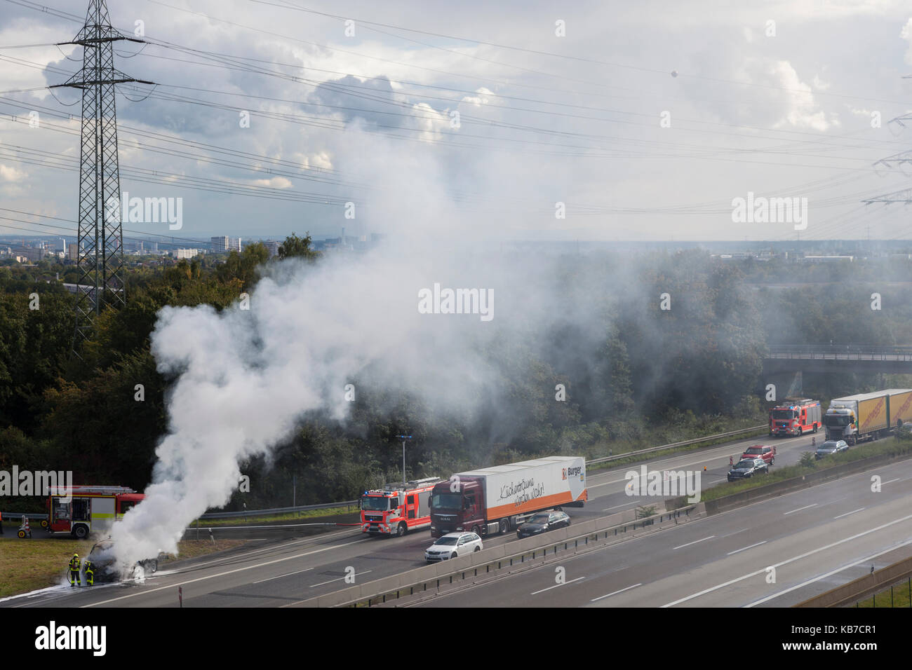 Frankfurt, Deutschland - 19.September 2017: brennender Lkw auf der ...